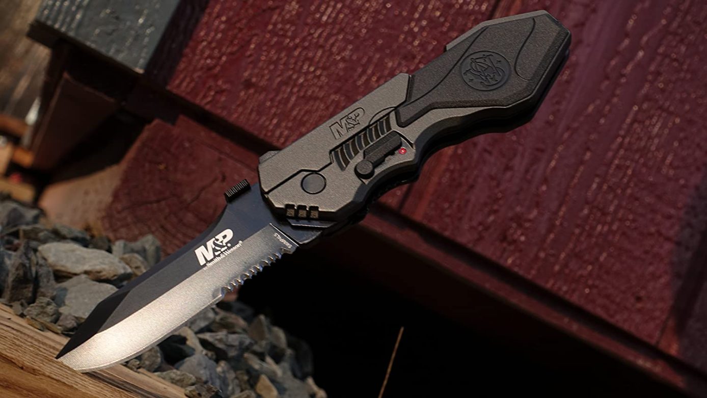How to Pick the Best OTF Knife 