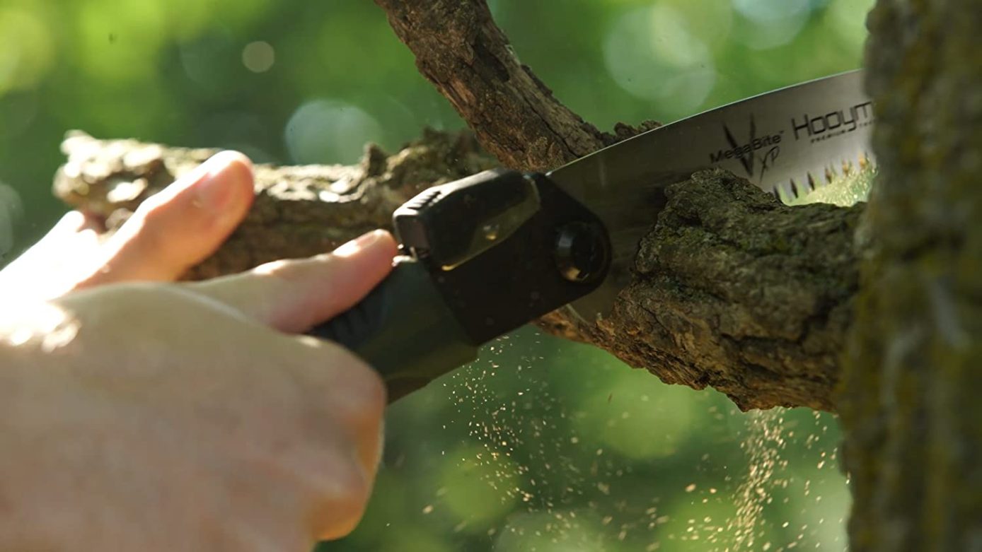 Buyers Guide For Picking a Best Camping Saw